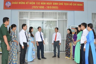 Huyện ủy Vĩnh Thuận ra mắt tủ sách và trang tin điện tử “Khắc ghi lời Bác”