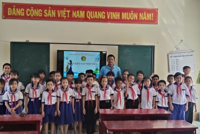 TỔ CHỨC LỄ KẾT NẠP ĐỘI